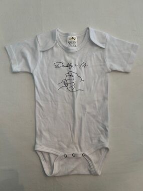 NEW Daddy + Me White Baby Onesie with Handprint Graphic